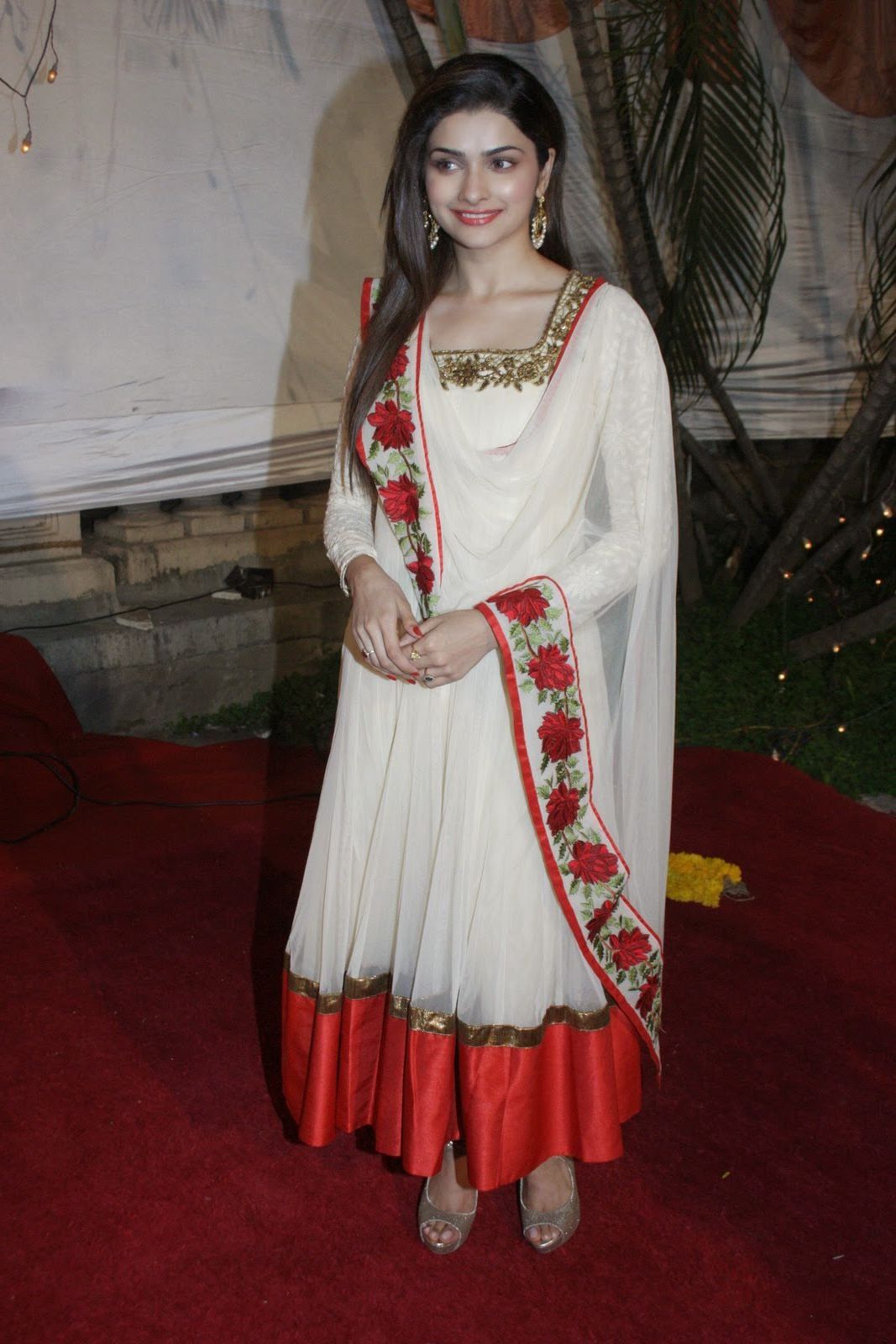Prachi Desai indian for Android Image on WallpaperQQ