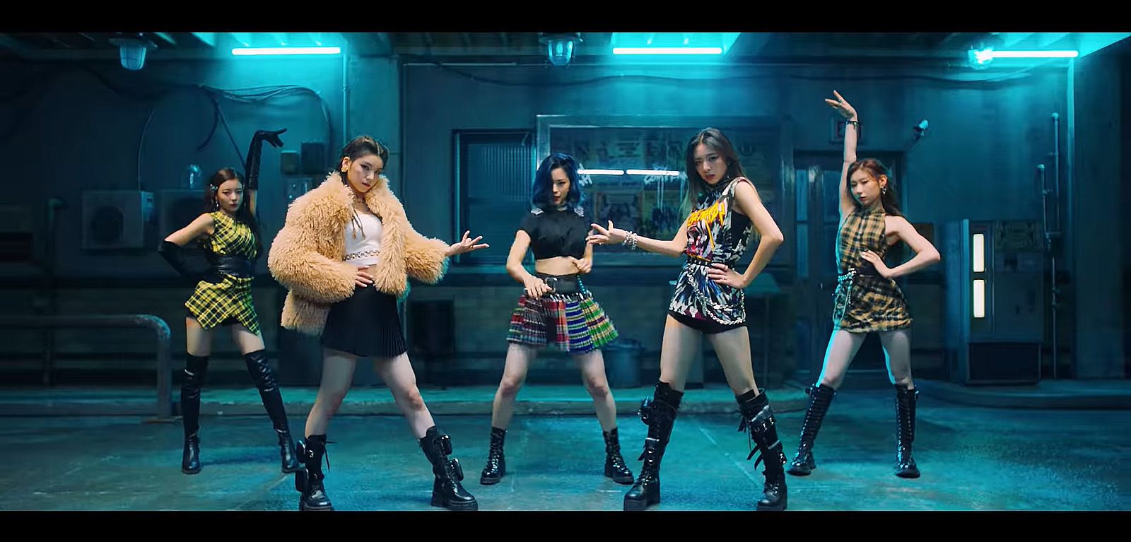 ITZY fait son comeback avec le MV de « WANNABE