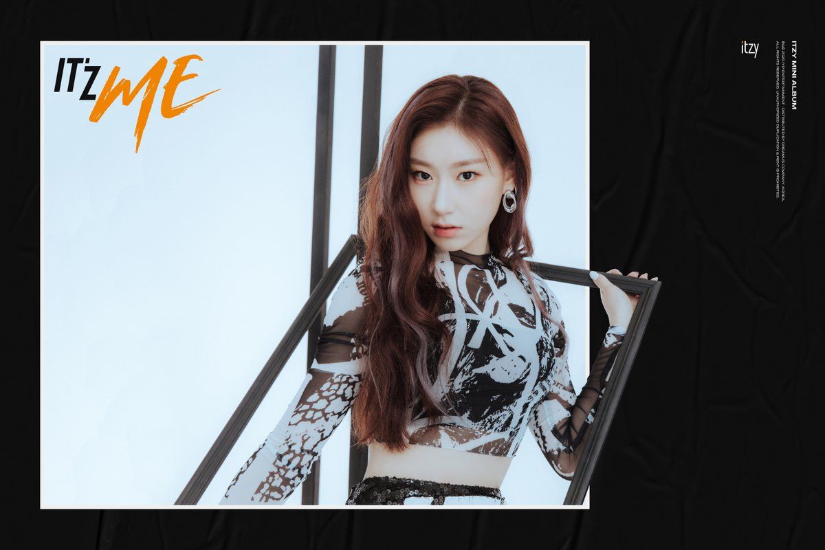 ITZY's Chaeryeong stands out in 'IT'Z ME' teaser image