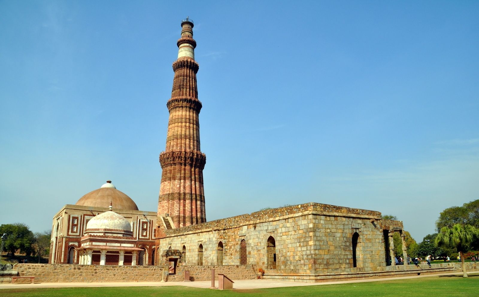Qutab Minar HD Wallpaper. Tour packages, India tour, Day tours