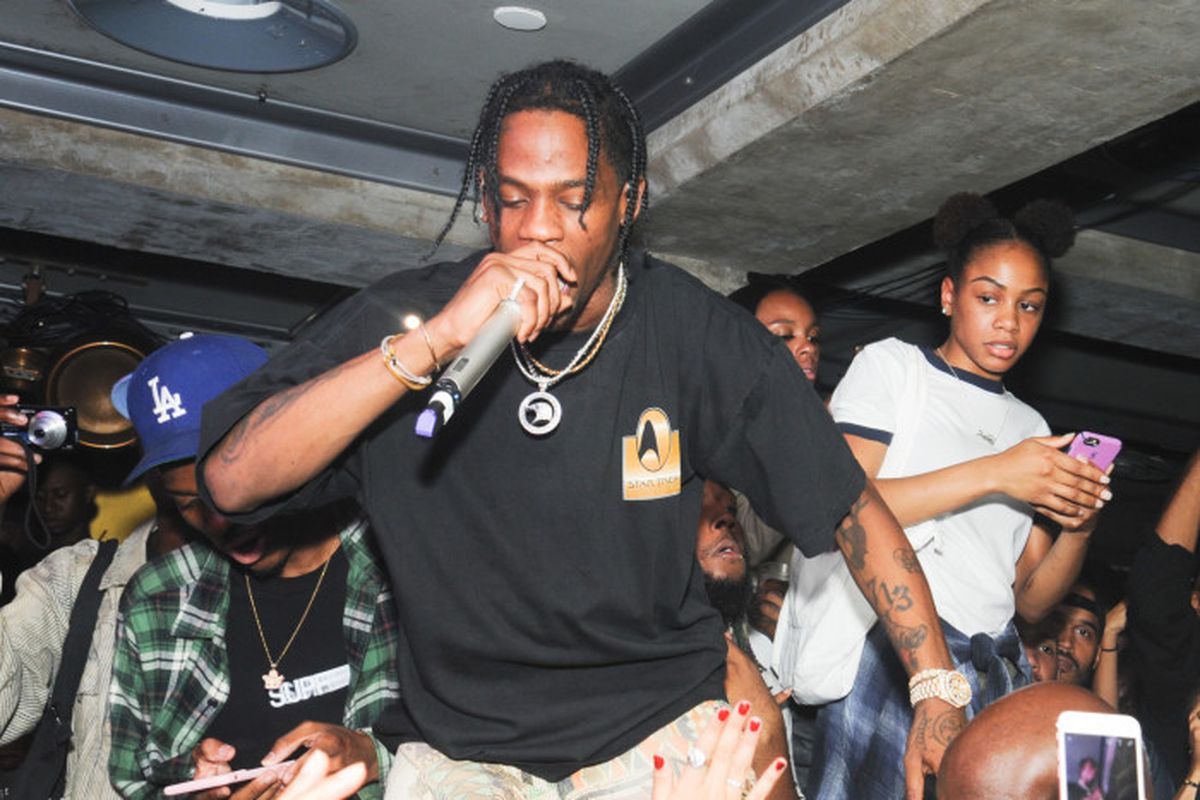 Travis Scott injures his knee during Rolling Loud set