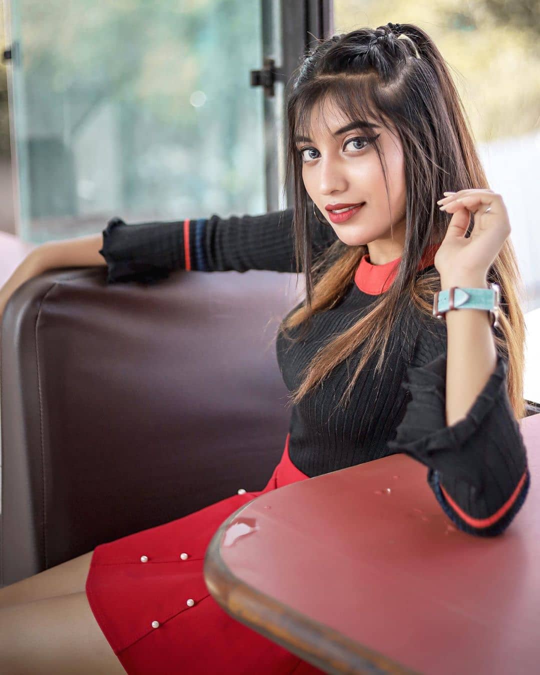 Somya daundkar Danger style of life fire instagram
