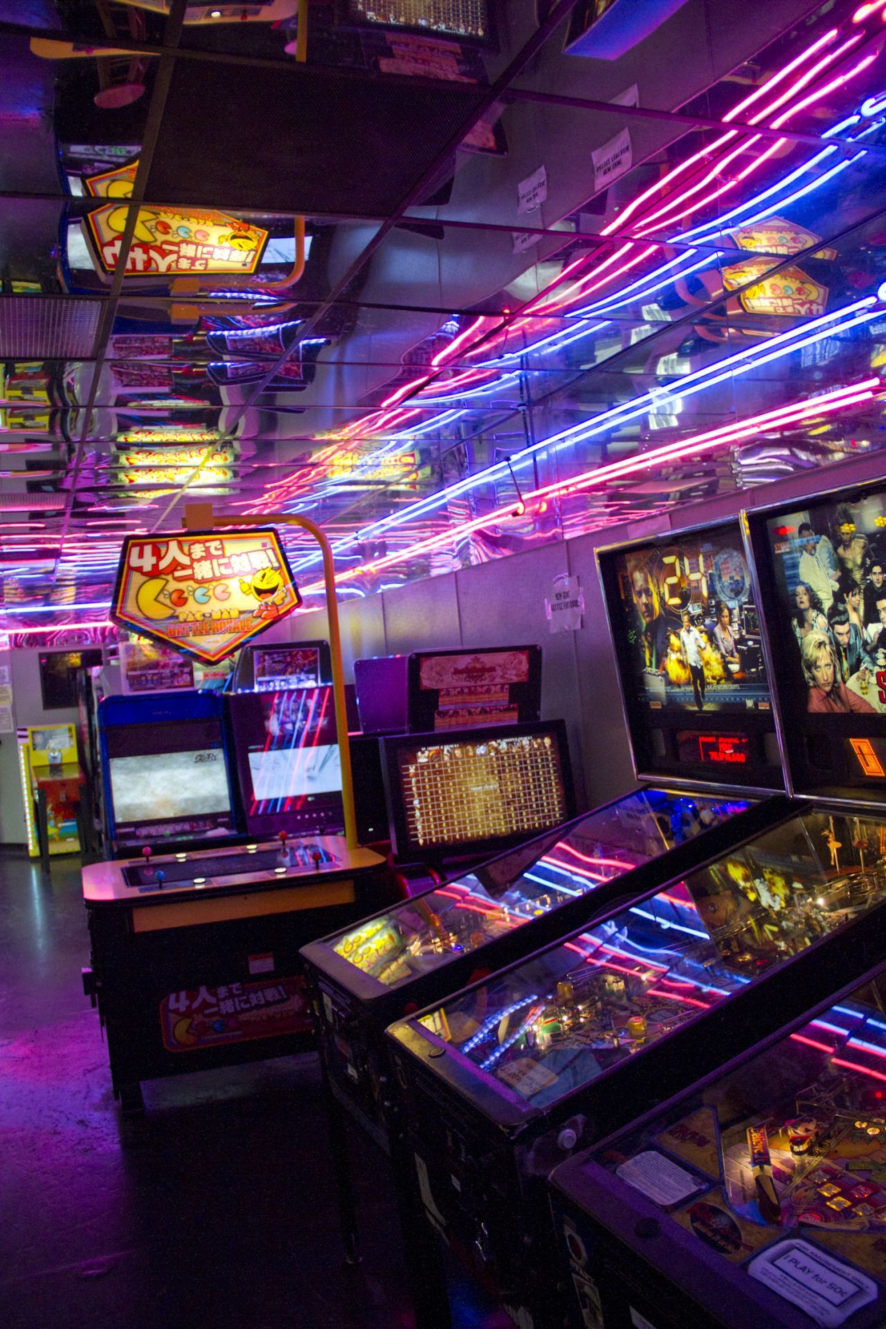 sleazeburger: Family Arcade in LA. Arcade, Neon aesthetic, Retro