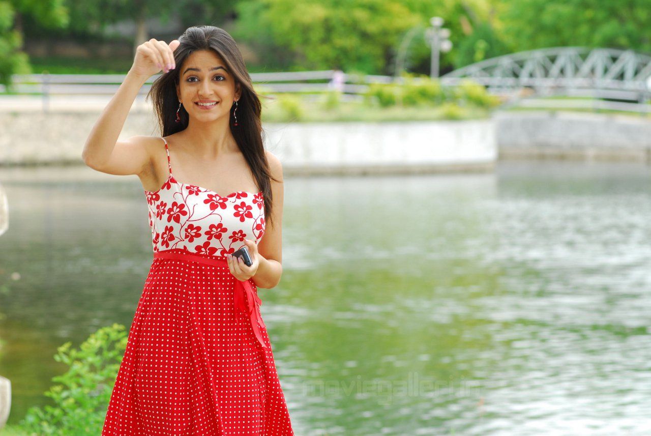 Download Telugu Actress Kruthi Kharbanda Wallpaper And Kriti