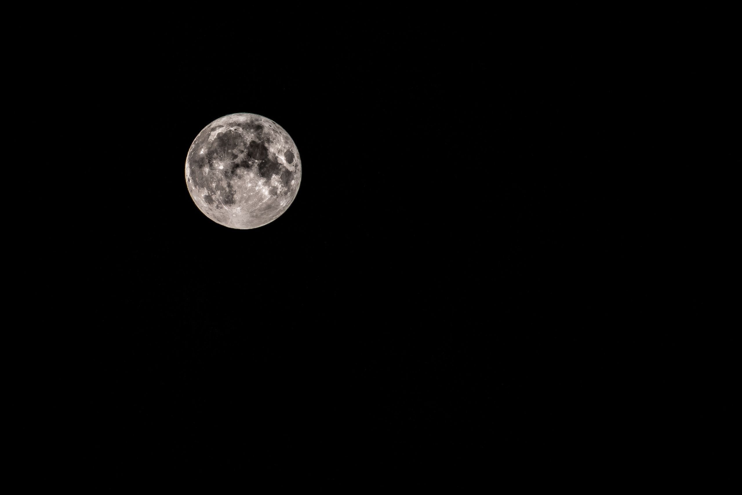HD Full Moon Wallpaper