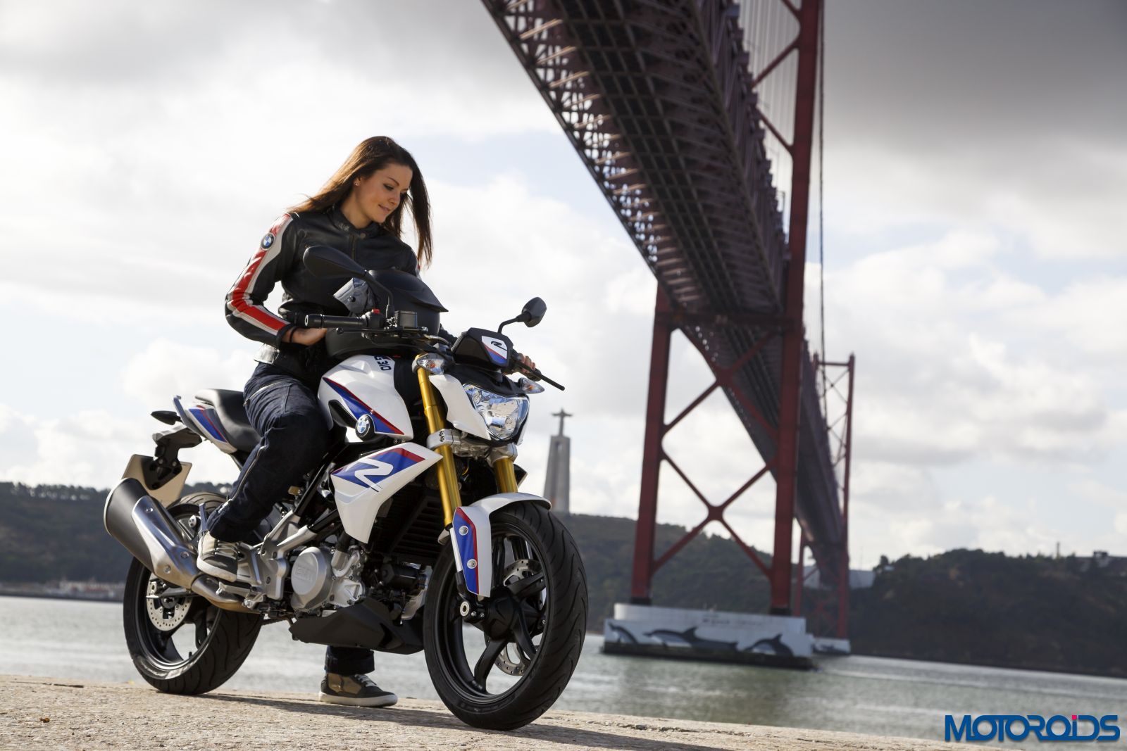 BMW G 310 R instrument cluster, colour options and technical