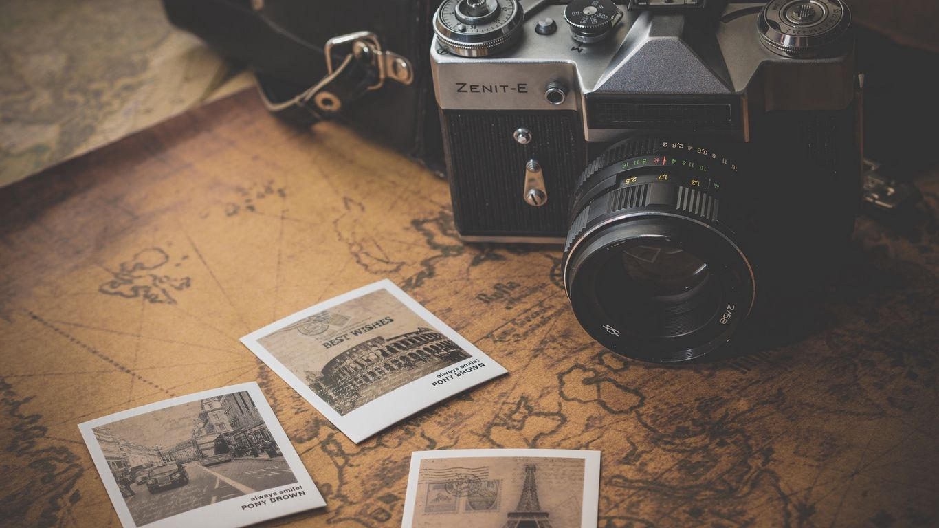 Download wallpaper 1366x768 vintage, retro, camera, map, photo
