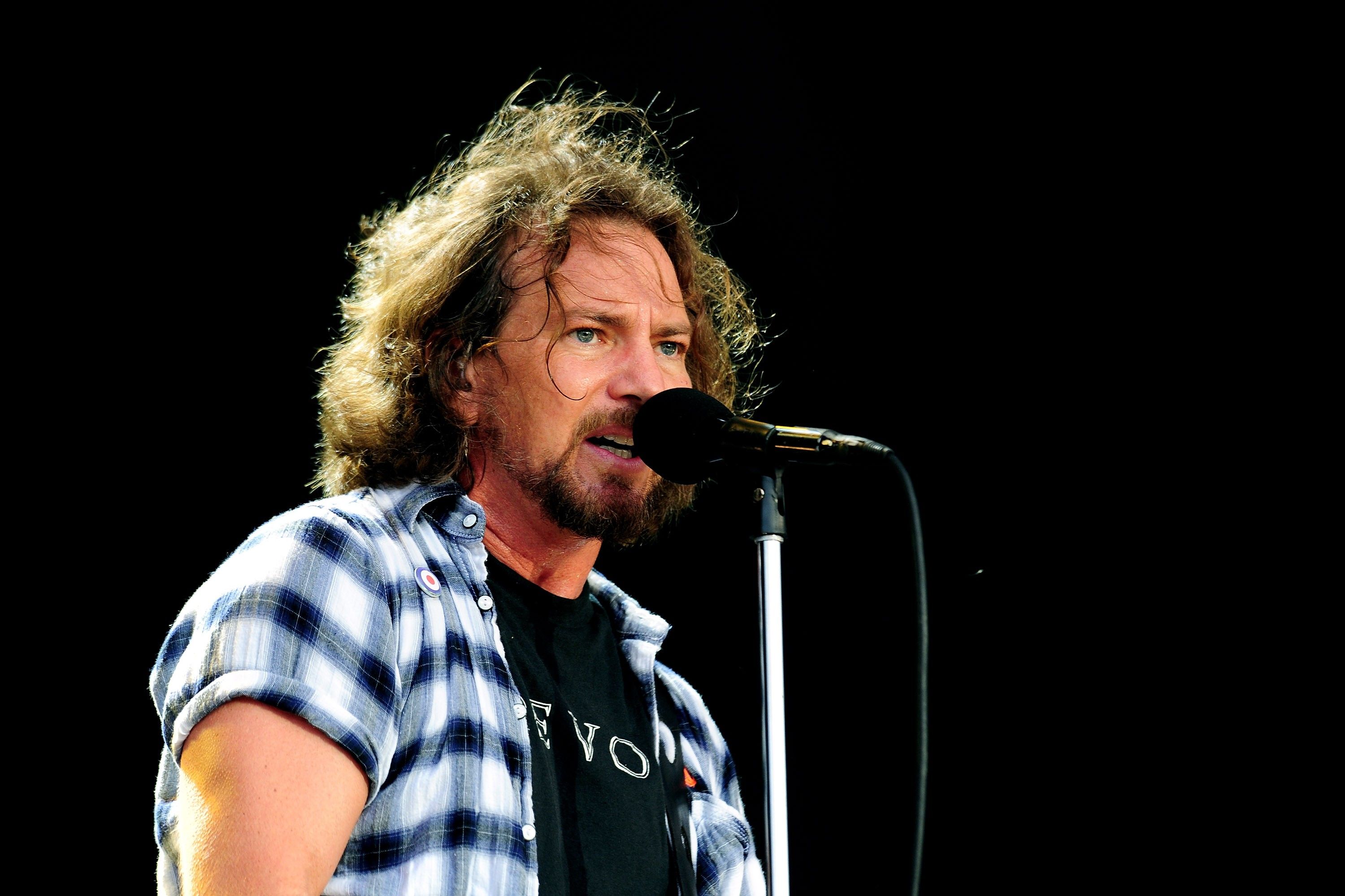 Pearl Jam Tease “Gigaton” In Augmented Reality Pop Ups