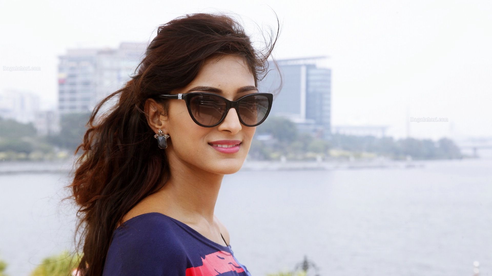 Erica Fernandes Actress Wallpaper Fernandes, HD Wallpaper