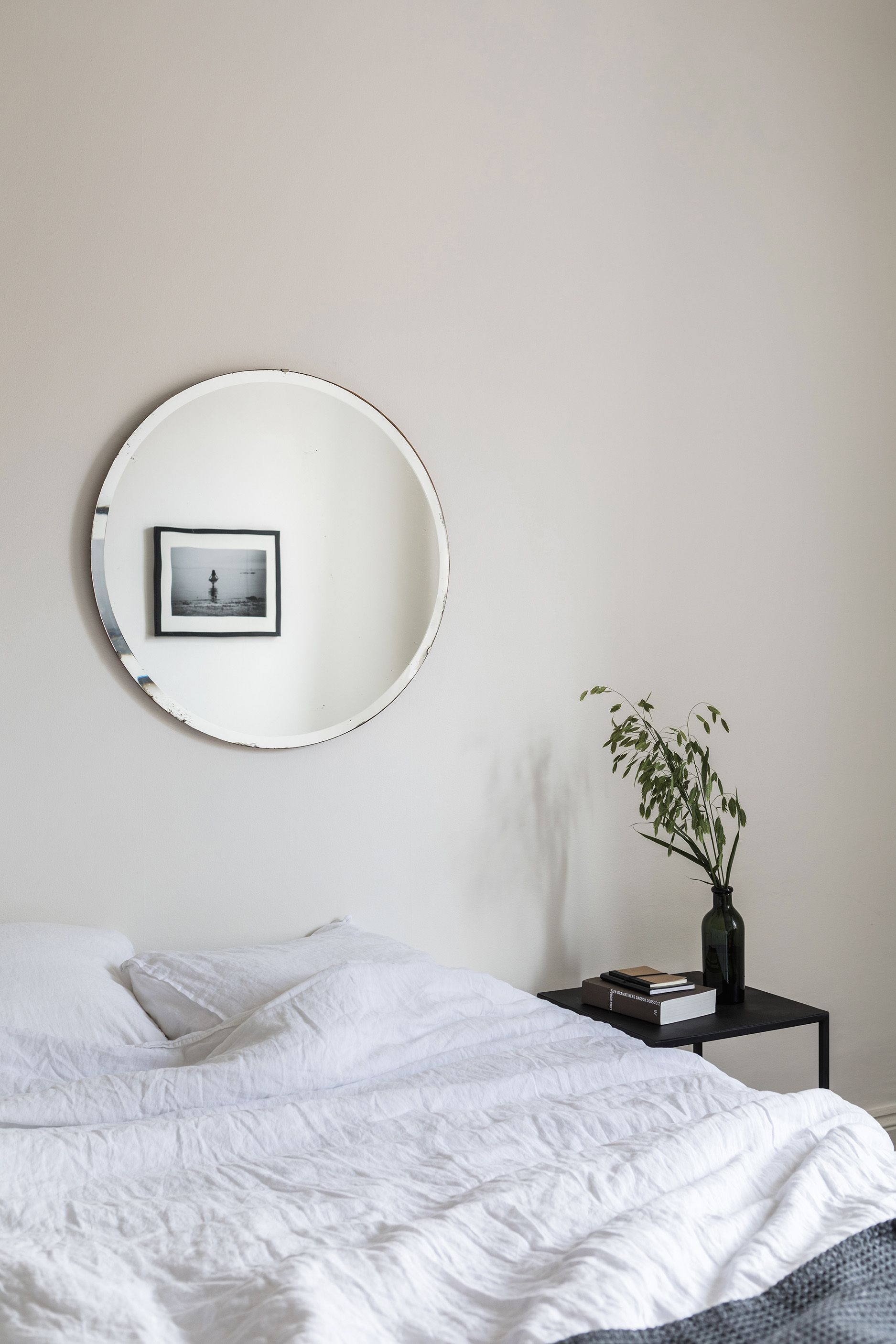 Minimalist Bedroom Ideas And Tips Friendly Minimalism