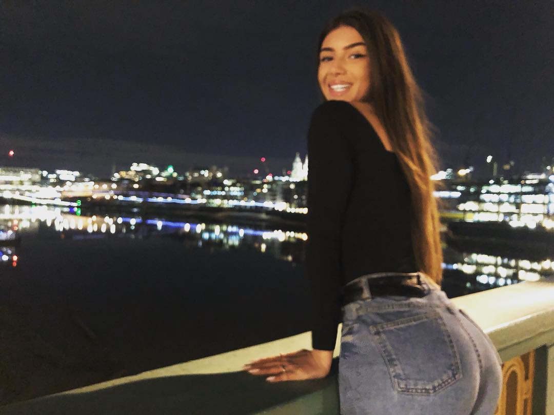 50 Mimi Keene Hot Pictures Show Off The Web Series Star's Wild.