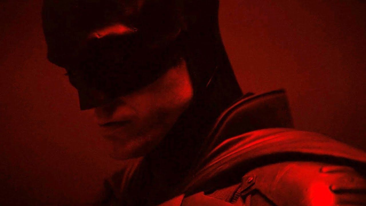 THE BATMAN (2021) Official First Look Pattinson Batsuit