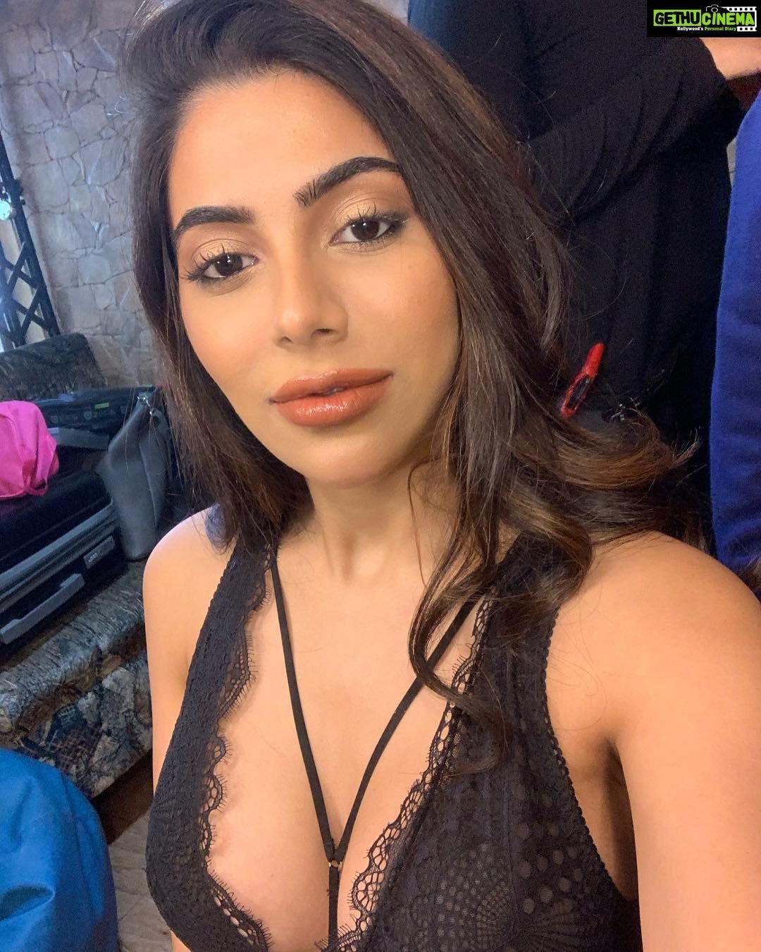 Actress Nikki Tamboli 2019 Unseen HD Cute Image. Actresses