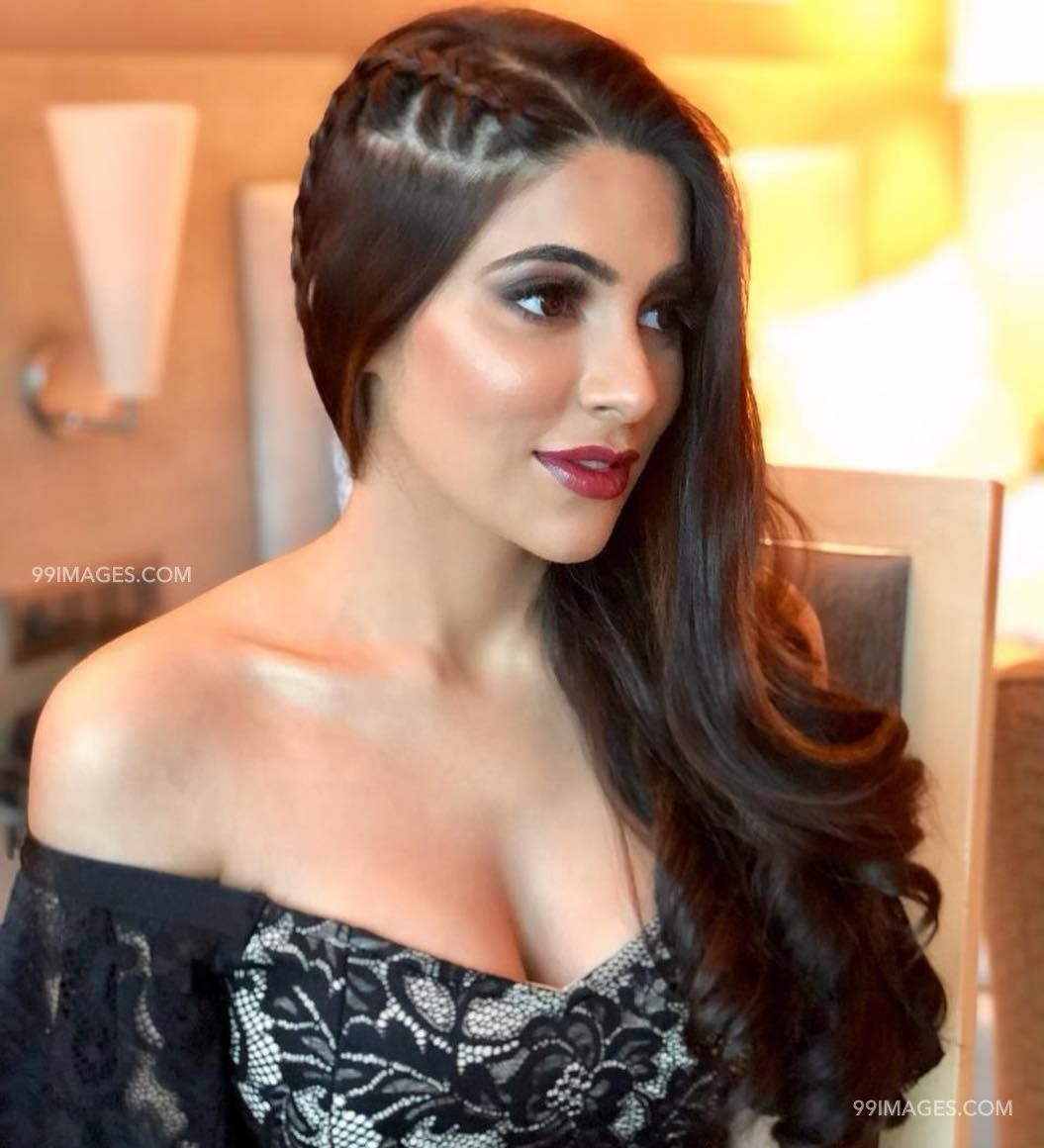 Nikki Tamboli Hot HD Photo (1080p) (1055x1160)