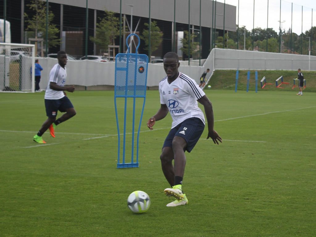 Ferland Mendy (OL) appelé en Equipe de France pour pallier le