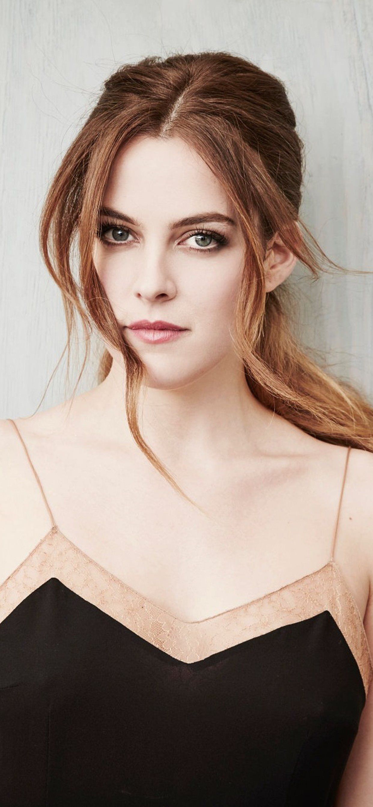 riley keough celebrity iPhone X Wallpaper Free Download