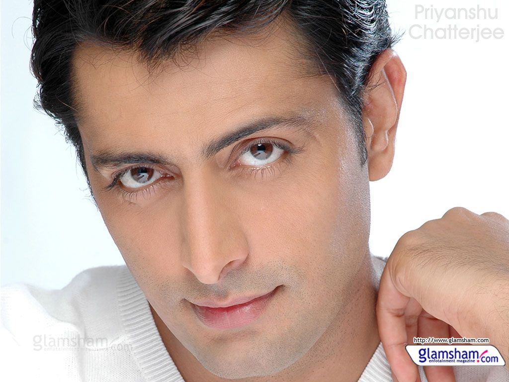 Bollywood. Priyanshu chatterjee, Social