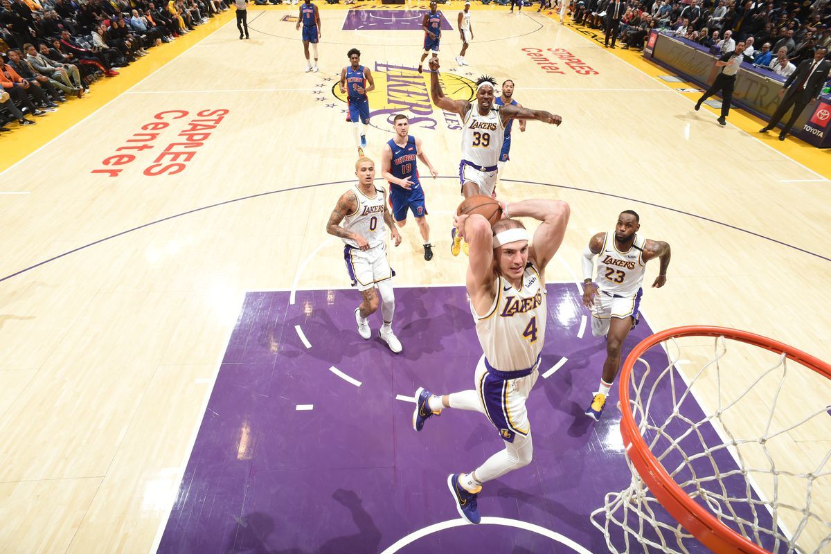 Alex Caruso's latest dunk was an astounding group effort by
