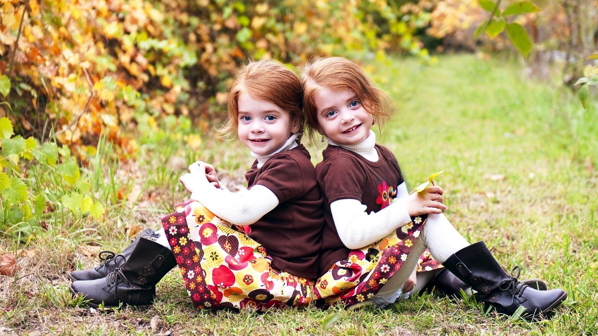 Twins Children Girl Wallpaper