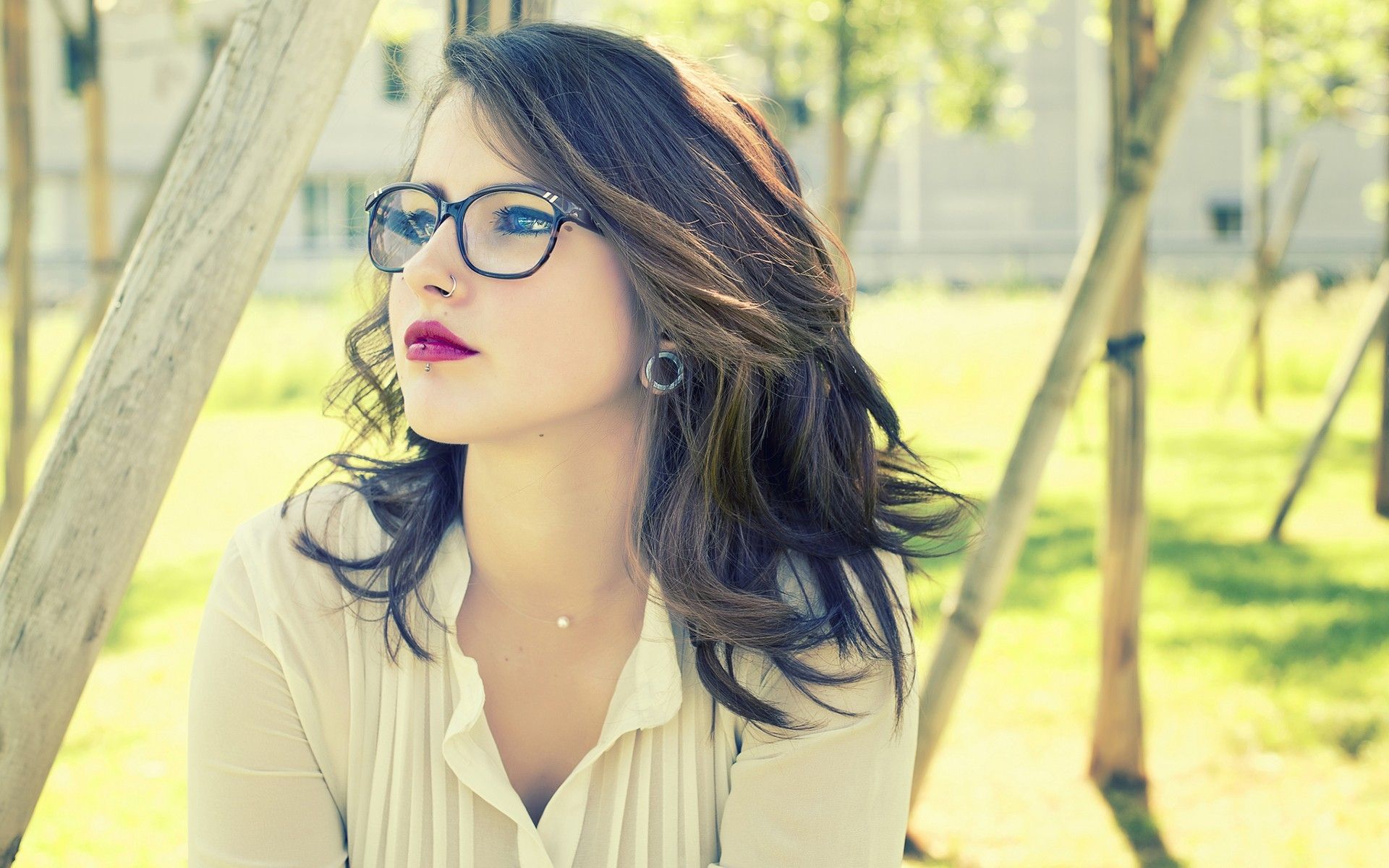 Girls With Glasses Wallpaper