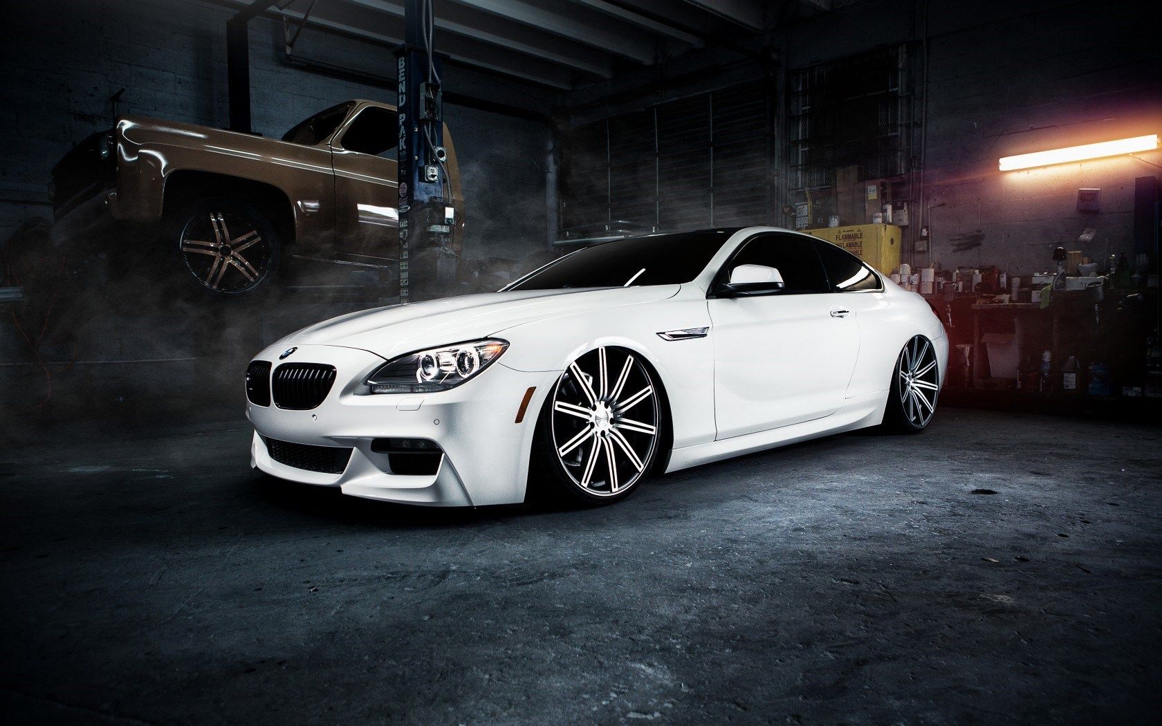 BMW M6 White Car Garage wallpaperx1050