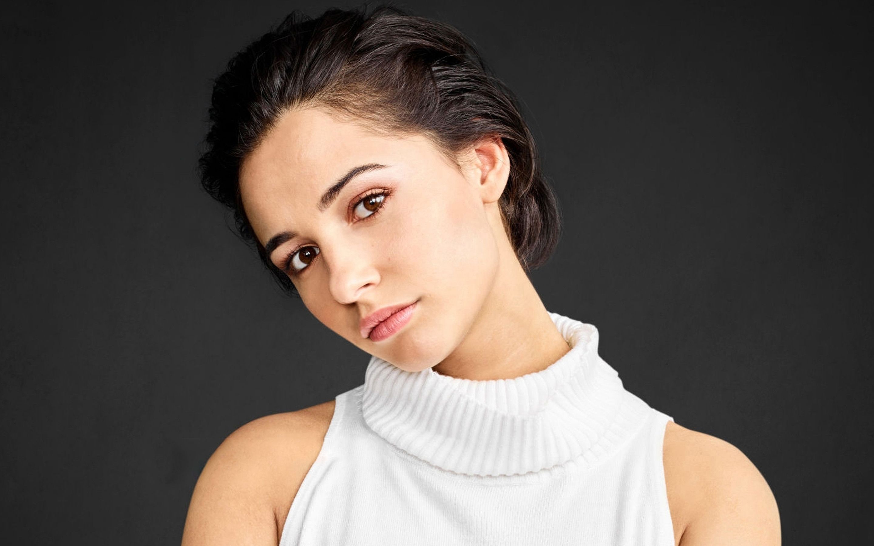 Naomi Scott 4k Macbook Pro Retina HD 4k Wallpaper