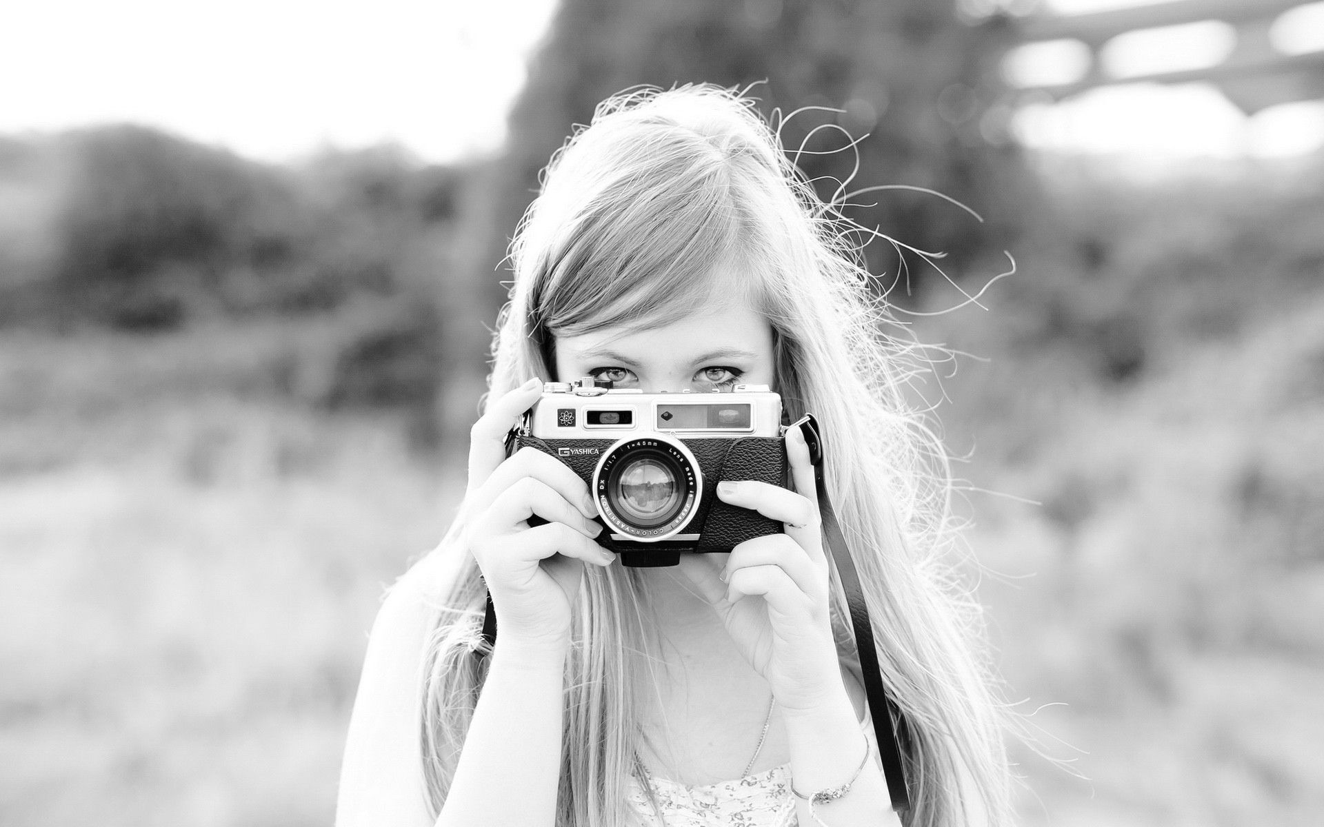 Free download Girl with camera black and white photo wallpaper