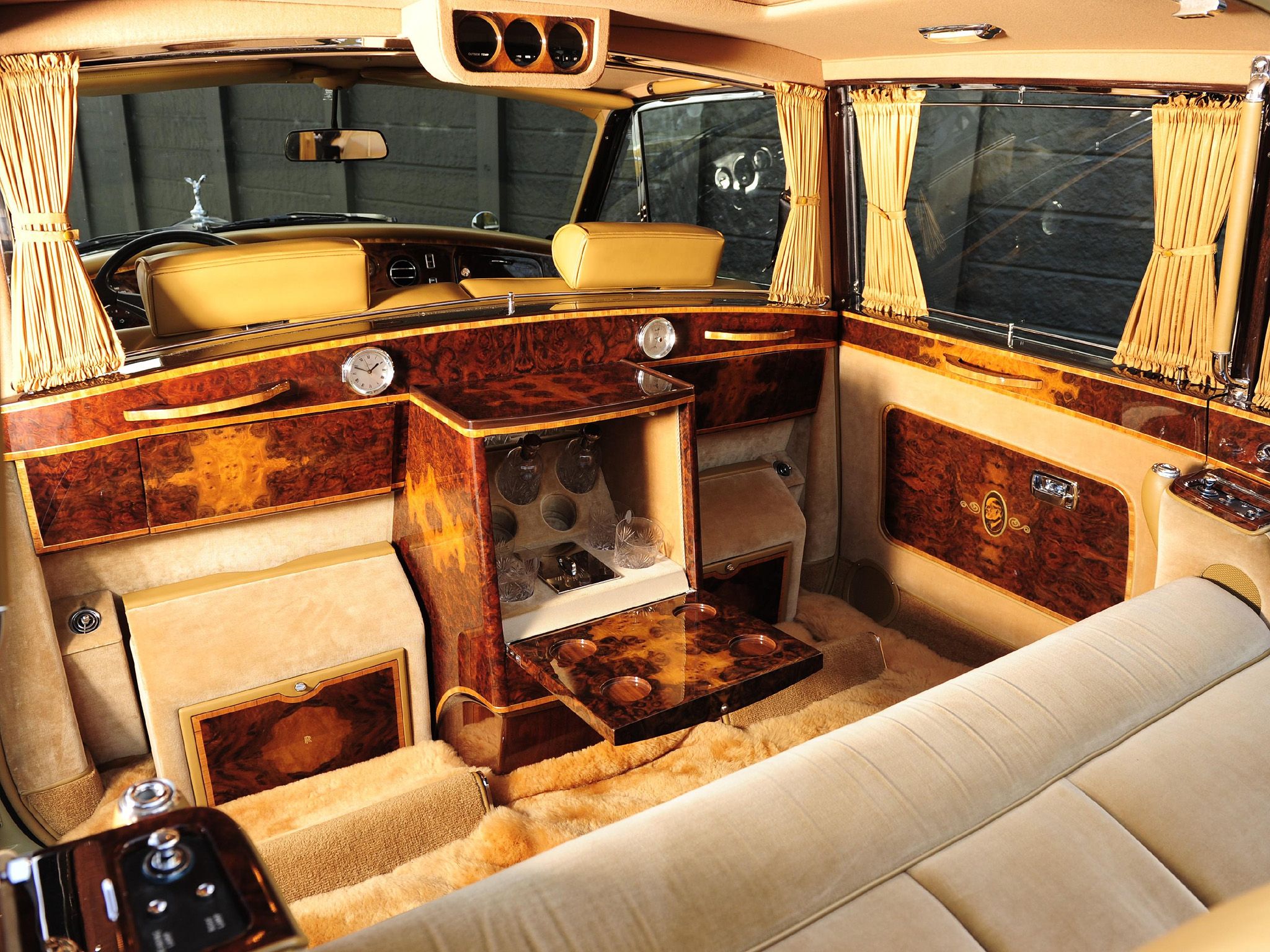 Rolls Royce Phantom VI Landaulette luxury interior f
