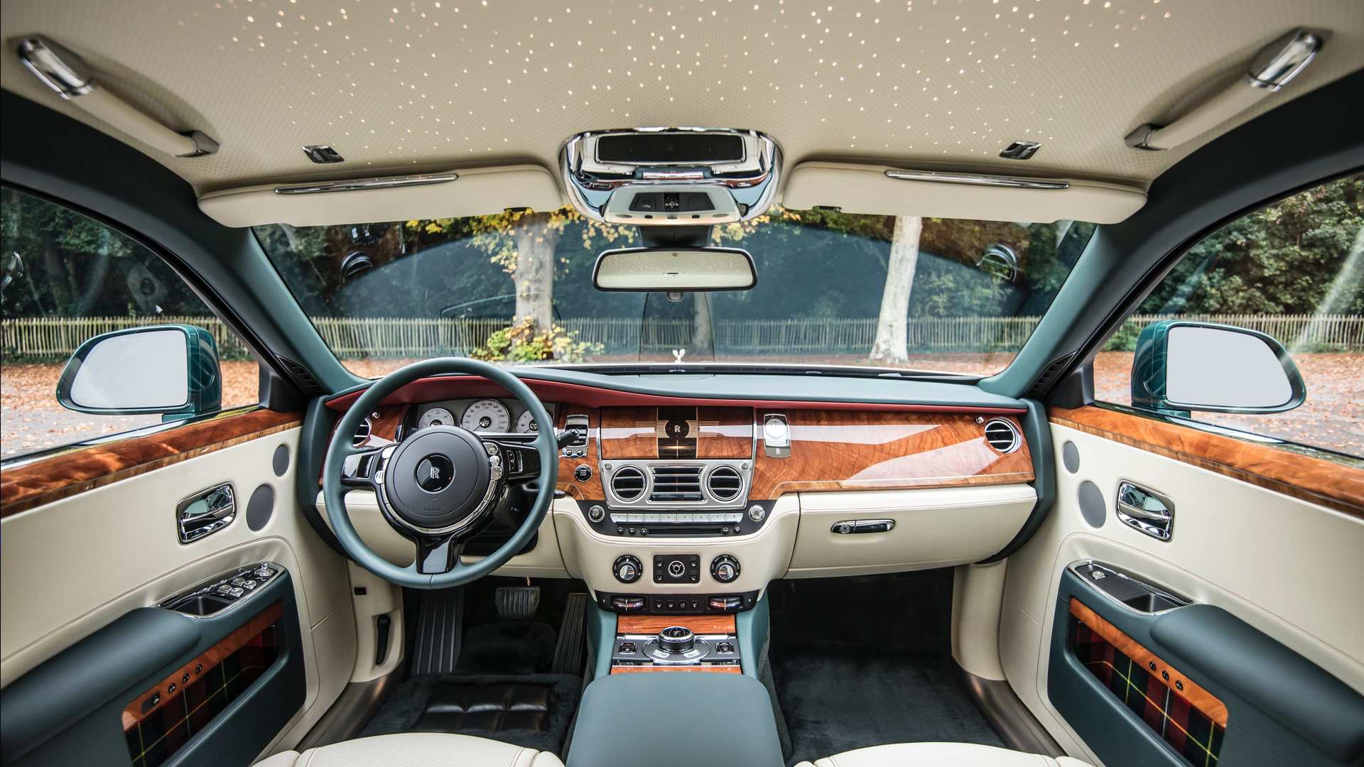 Rolls Royce Ghost салон