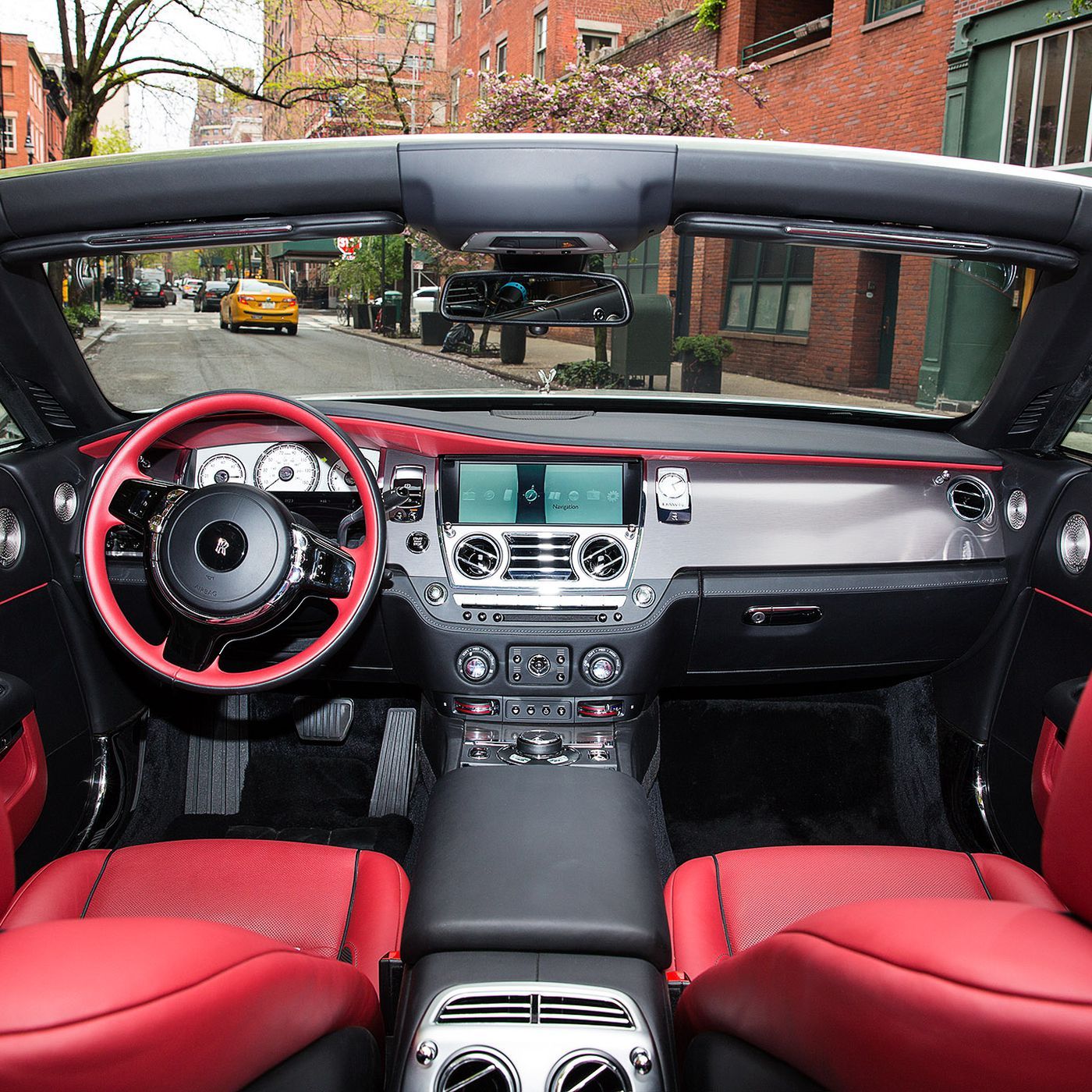 ScreenDrive: The $000 Rolls Royce Dawn Plays It Safe