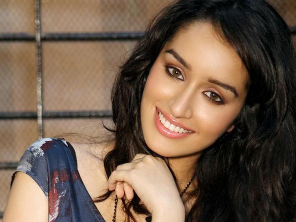 shraddha kapoor HD wallpaper for pc free download. Pretty face