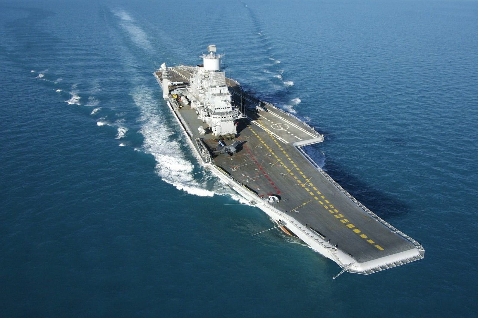 Gray aircraft carrier ship, aircraft carrier, INS Vikramaditya