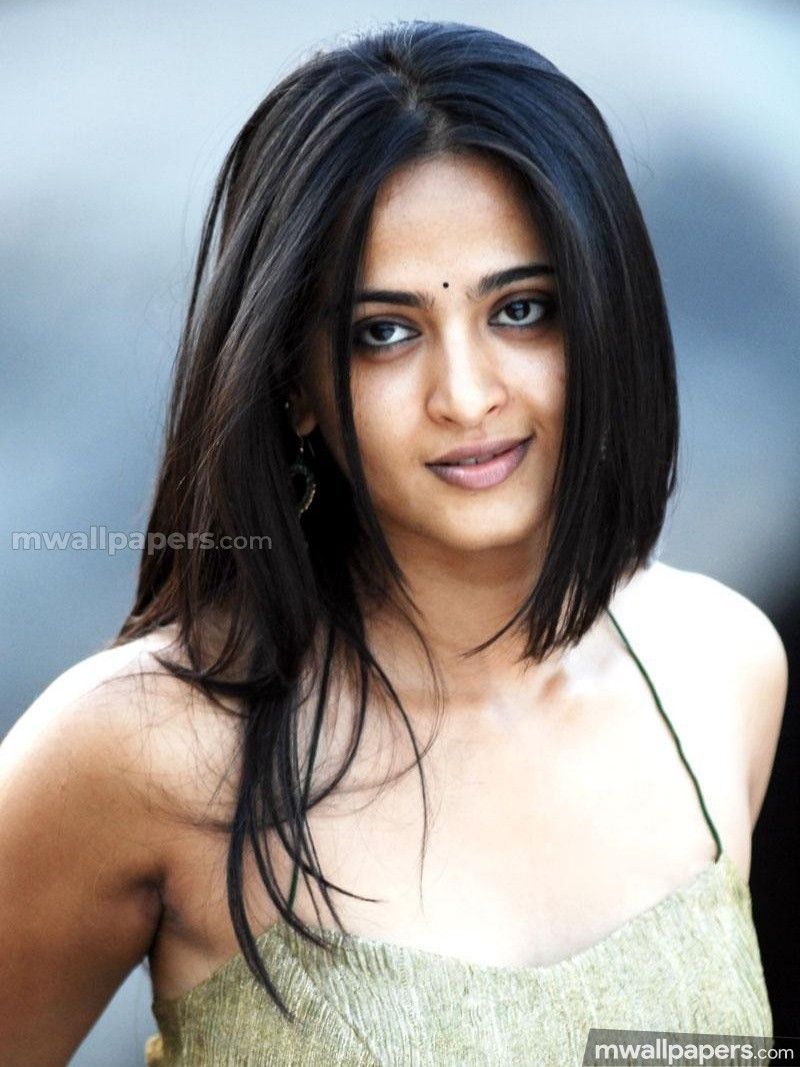 Download high quality Anushka Shetty HD photo to use as your