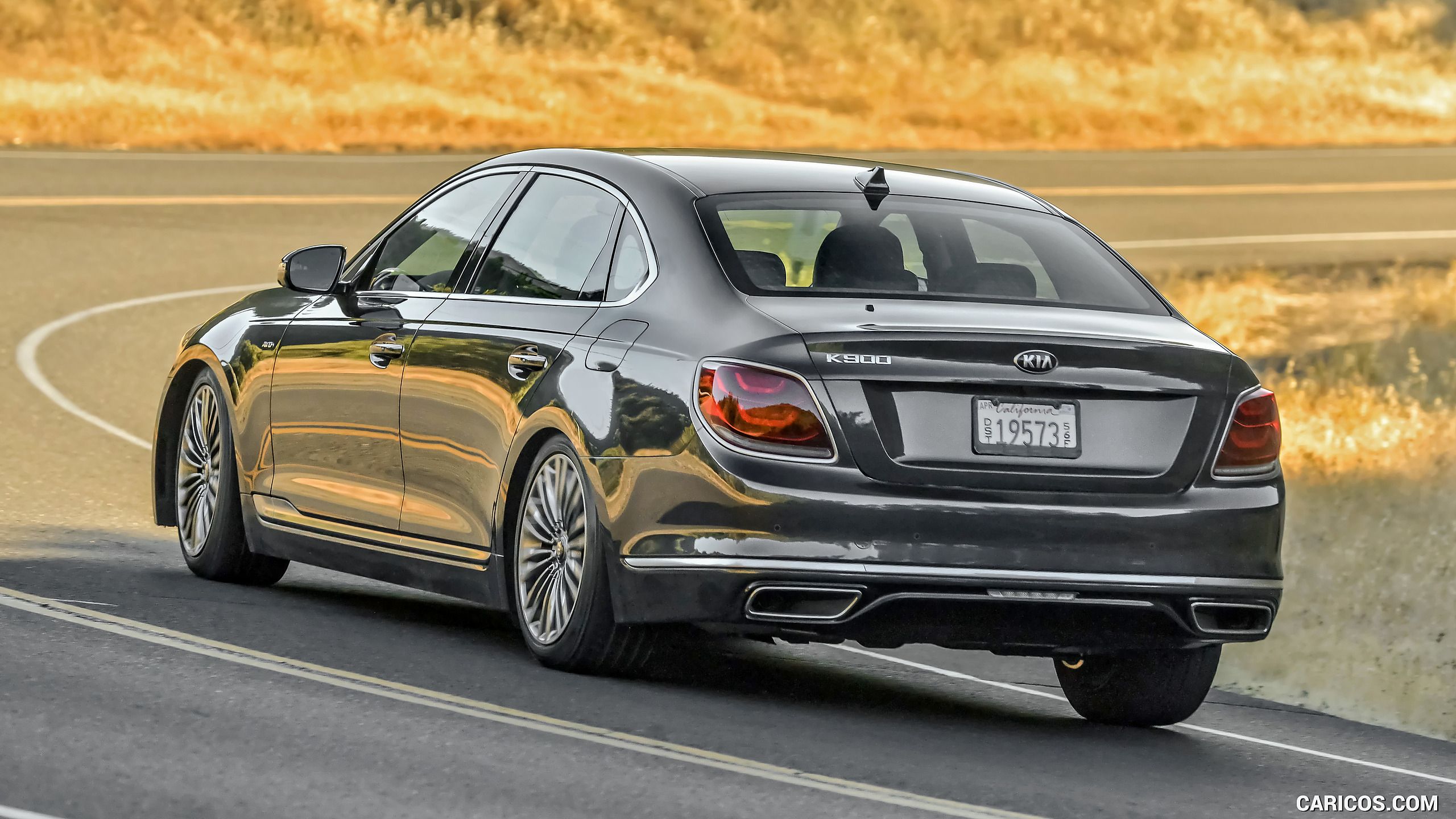 Kia K900 Three Quarter. HD Wallpaper