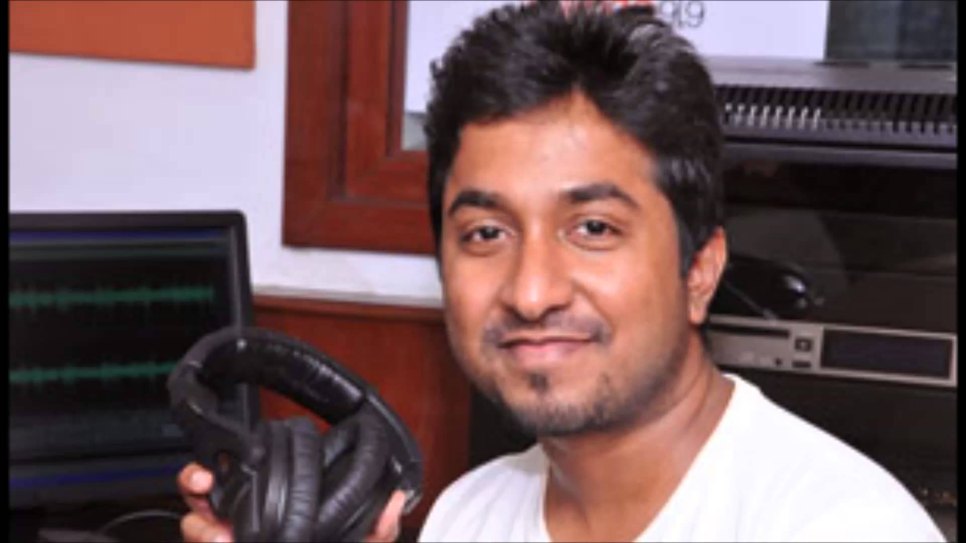 Vineeth Sreenivasan Begins Shooting For Aana Alaralodalaral
