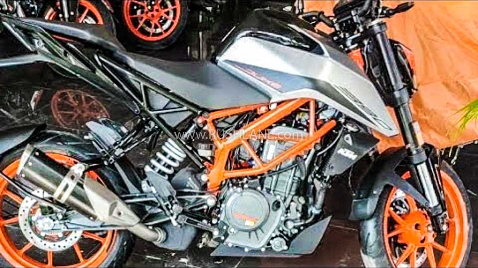 BS6 KTM Duke 390 arrives at dealer