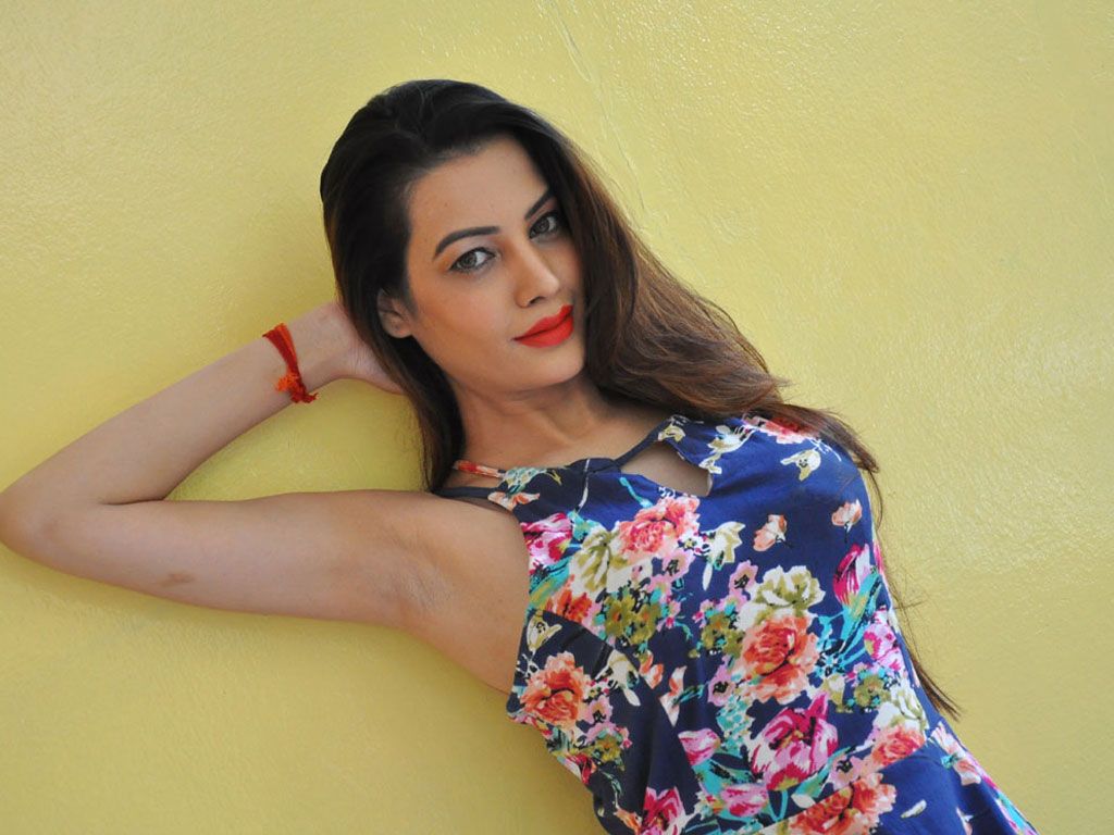 Deeksha Panth HD Wallpaper. Latest Deeksha Panth Wallpaper HD