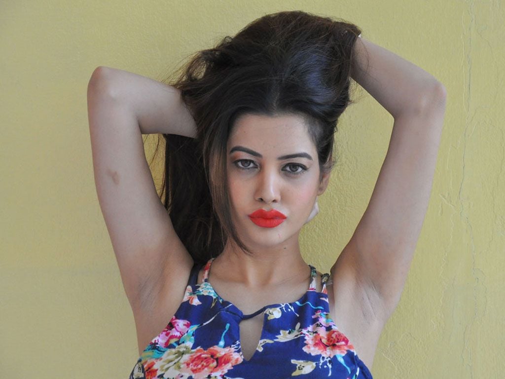 Actress Diksha Panth HD Photos and Wallpapers September 2023 - Gethu Cinema