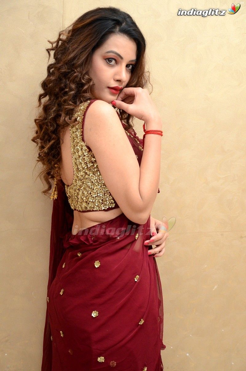 Deeksha Panth Photo Actress photo, image, gallery