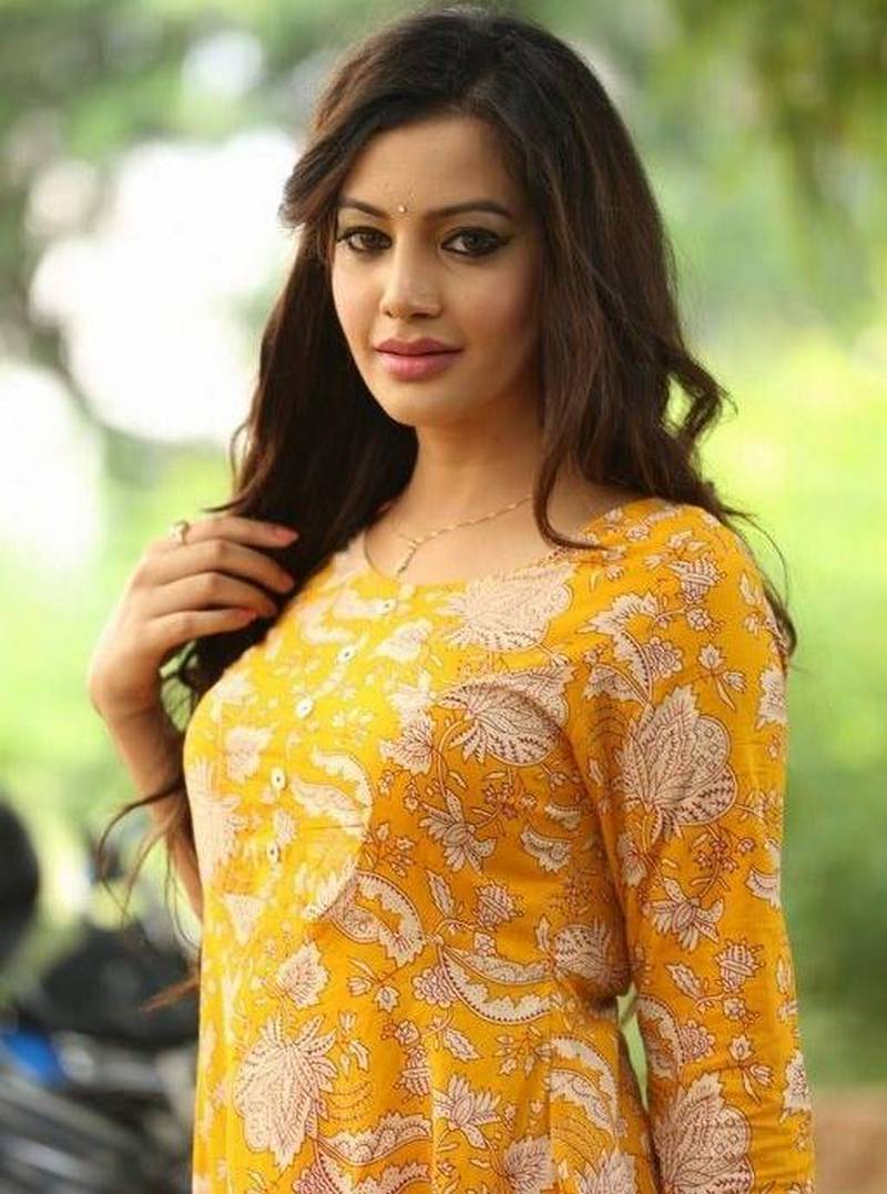 Diksha Panth New Latest HD Photo. Jr NTR Bigg Boss Telugu Show