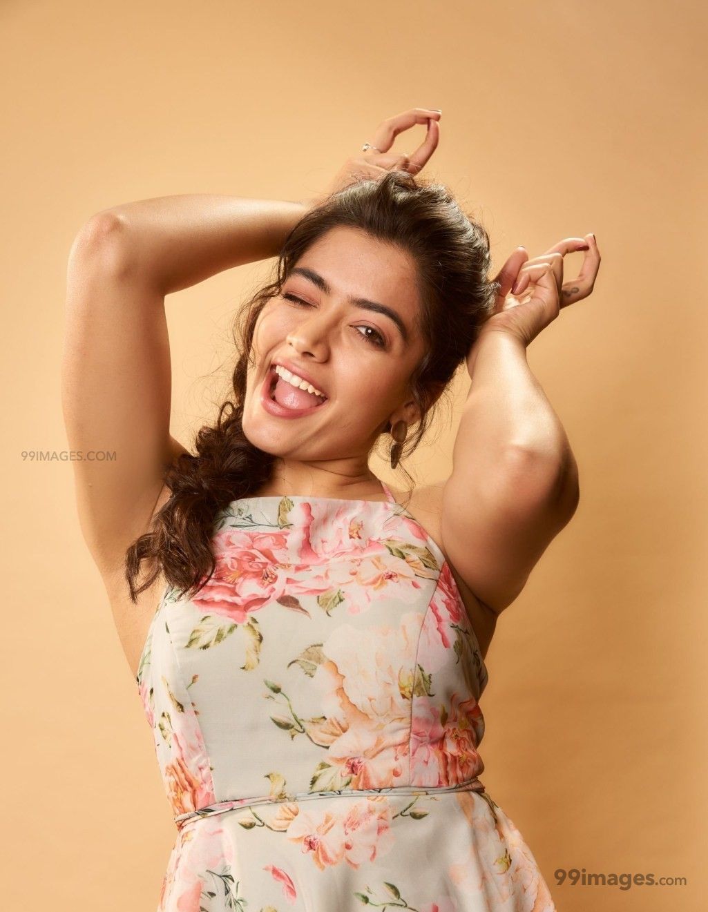 Rashmika Mandanna Beautiful HD Photo & Mobile Wallpaper