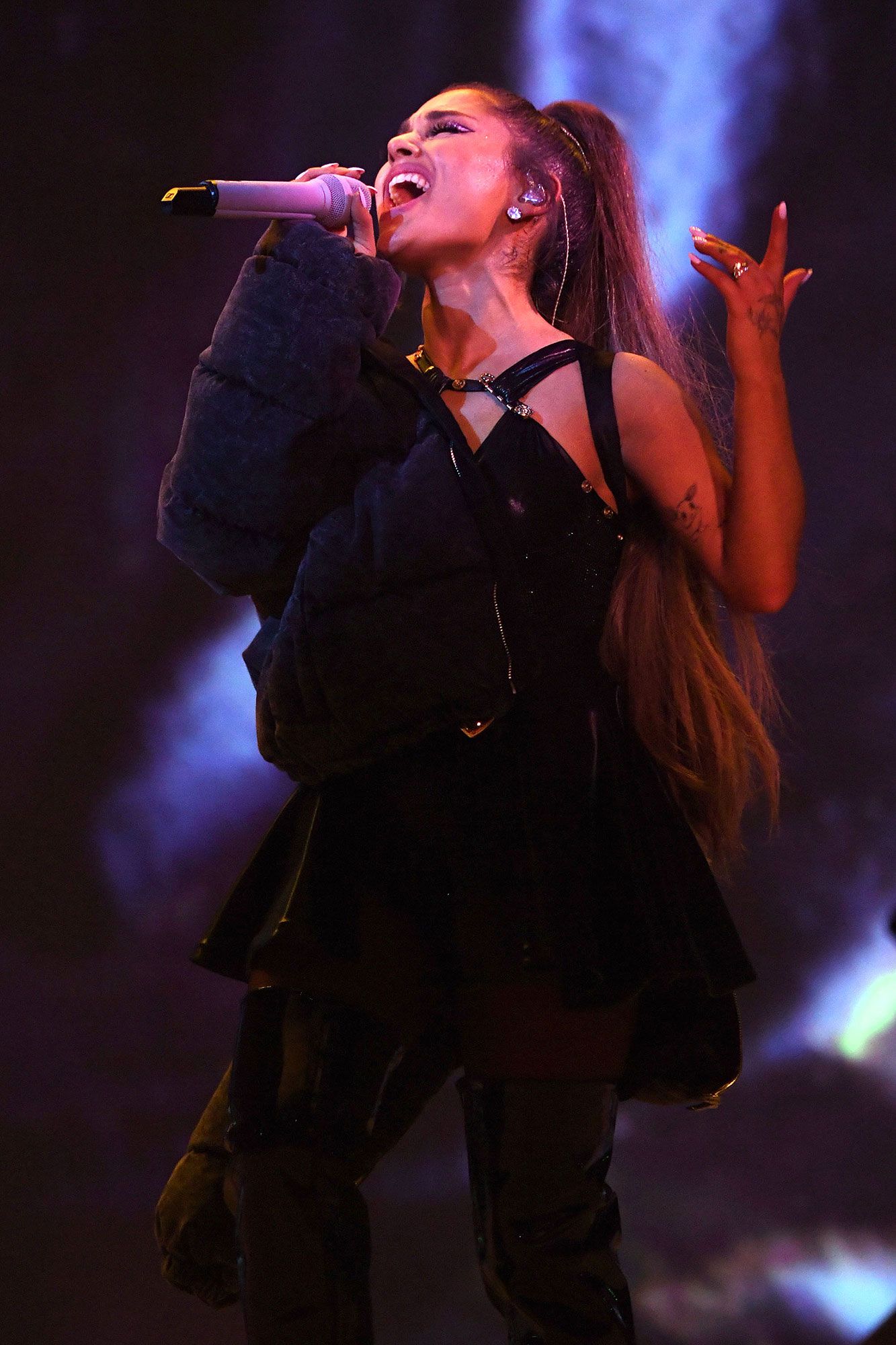Ariana Grande 'Sweetener' Tour: Setlist, Mac Miller Tribute, Photo
