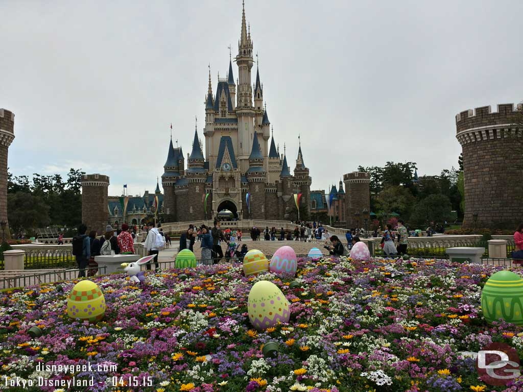 Cinderella Castle and easter eggs in the hub #TokyoDisneyland