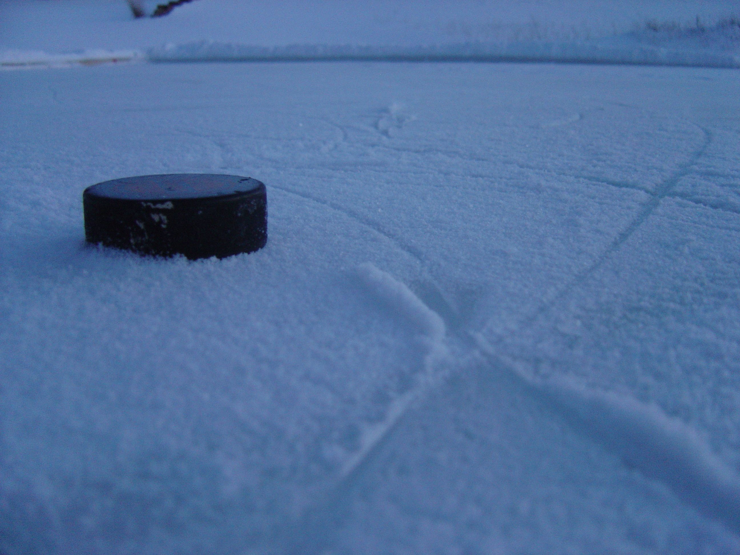 Hockey Stick And Puck Wallpapers - Wallpaper Cave