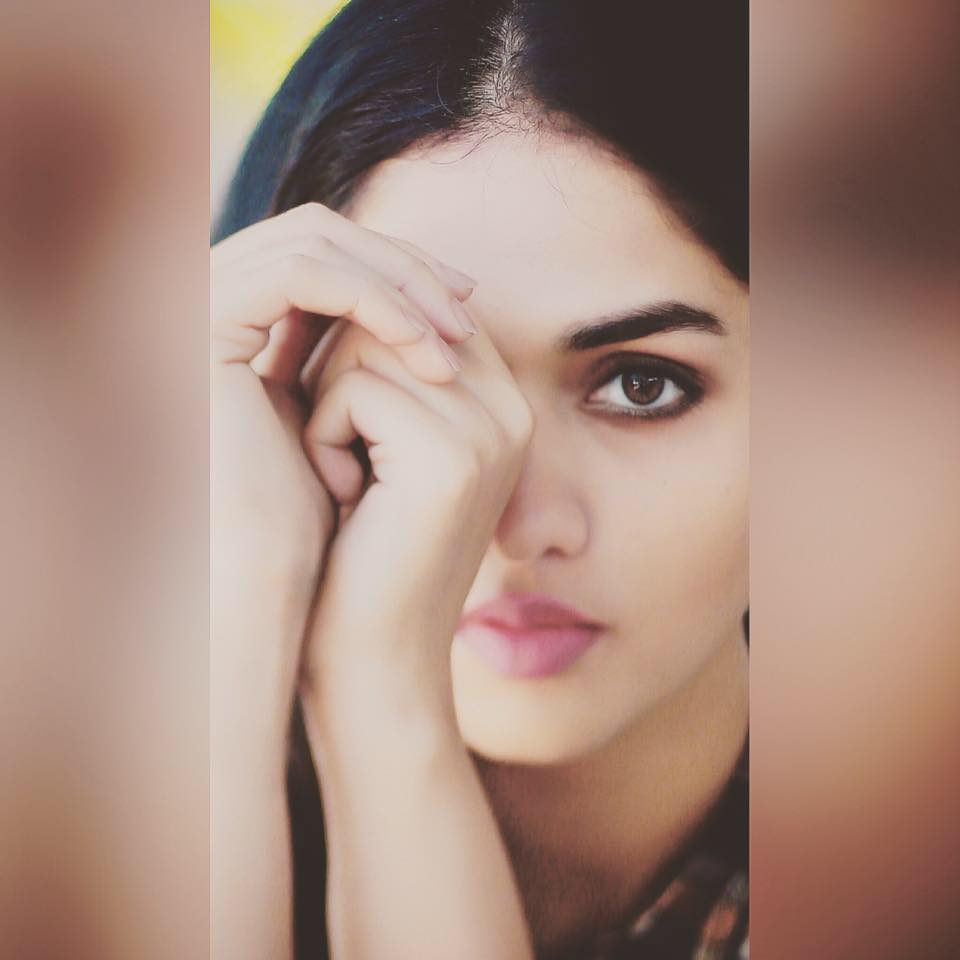 Actress Sunaina Very Beautiful Image