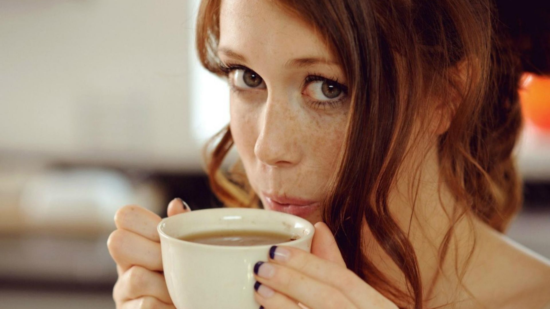 Girl with freckles drinking coffee Desktop wallpaper 1920x1080