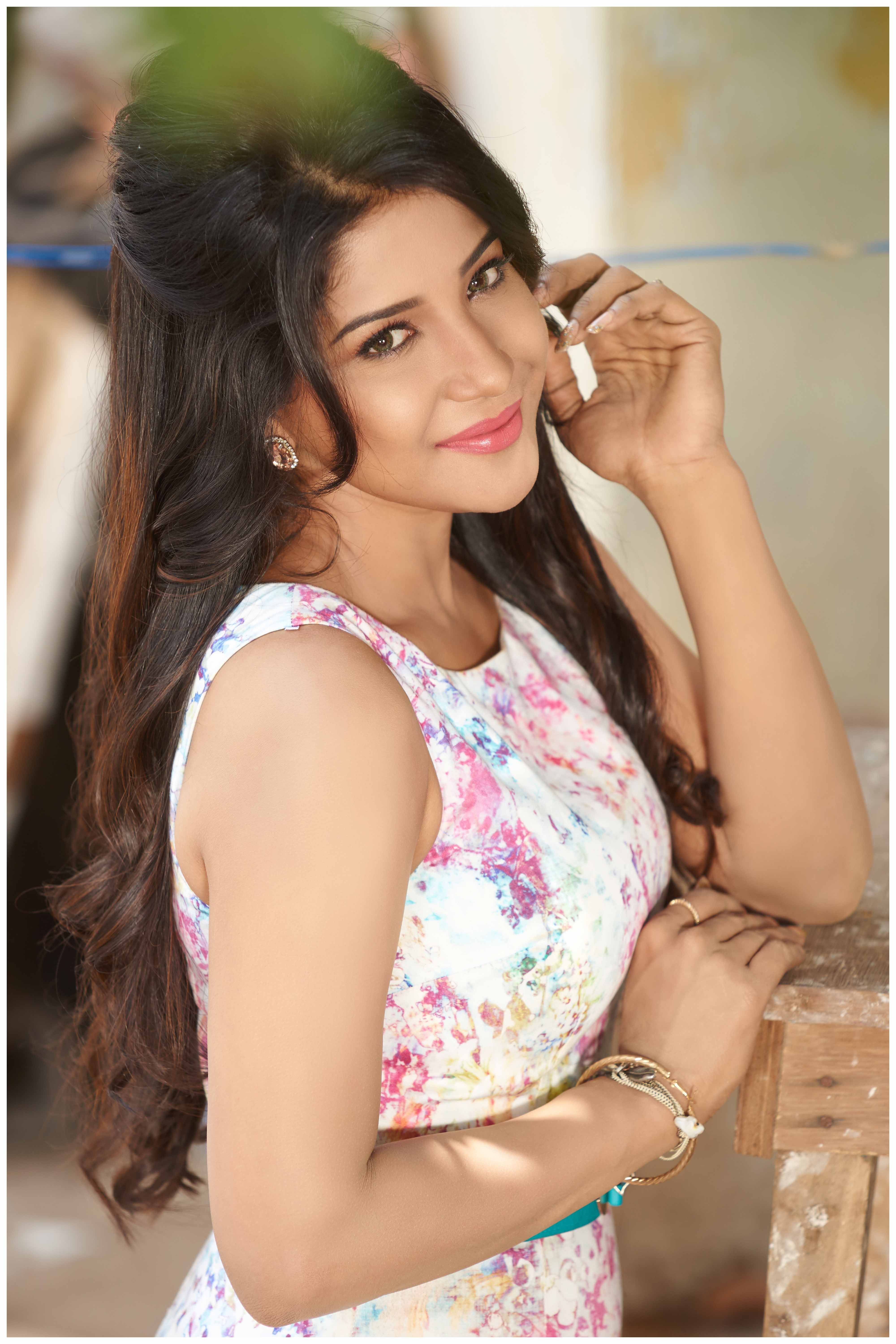 Download 4000x6000 Sakshi Agarwal 19 Wallpaper