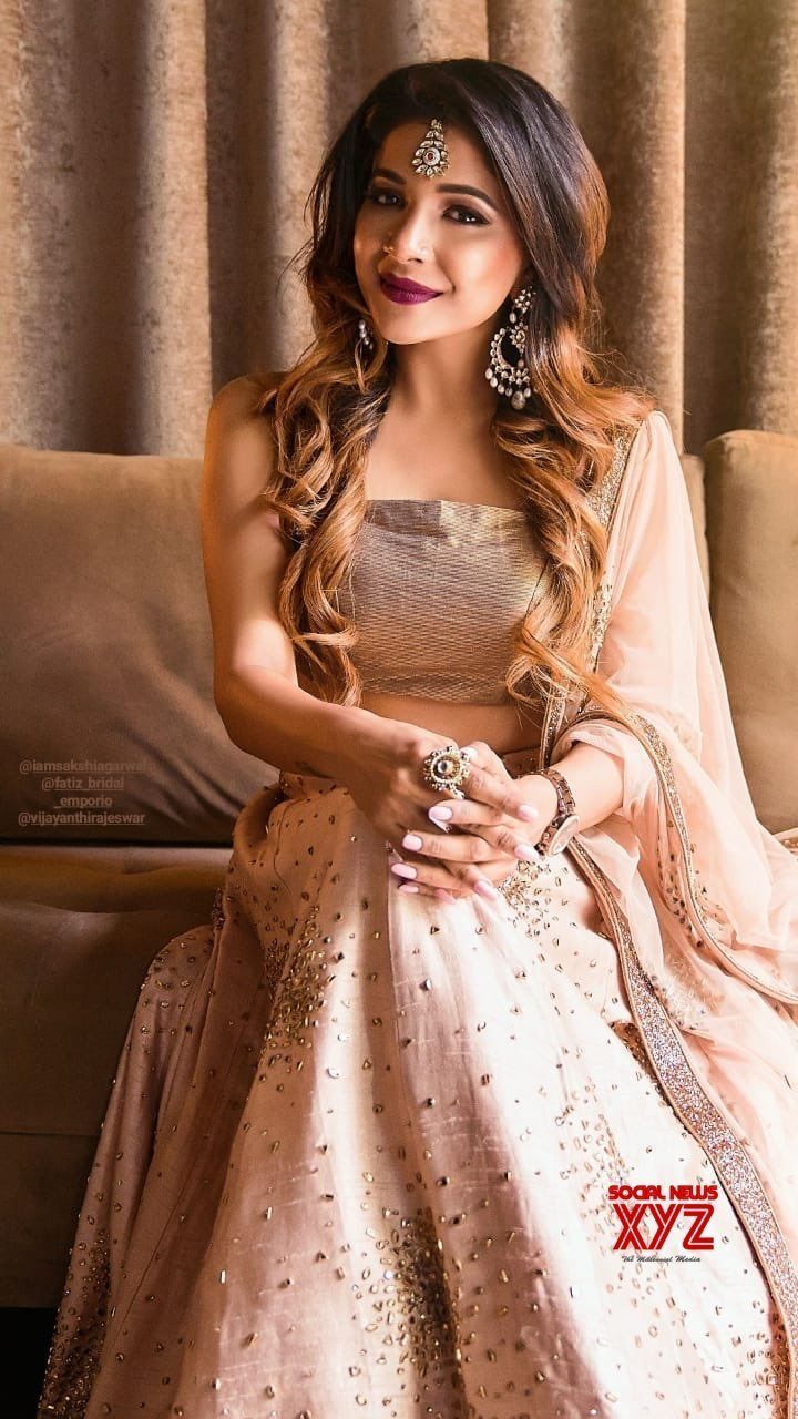 Sakshi Agarwal Boss Tamil Vote Boss Tamil Vote