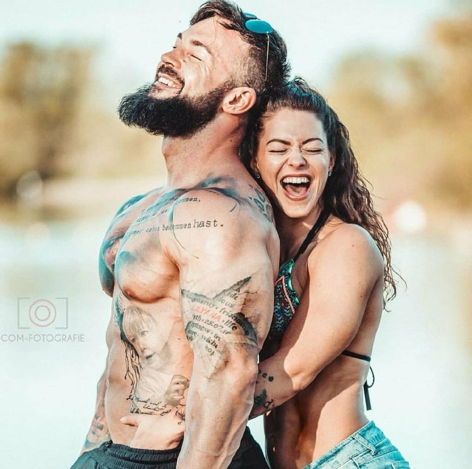 fit couples picture. whatsapp image HD