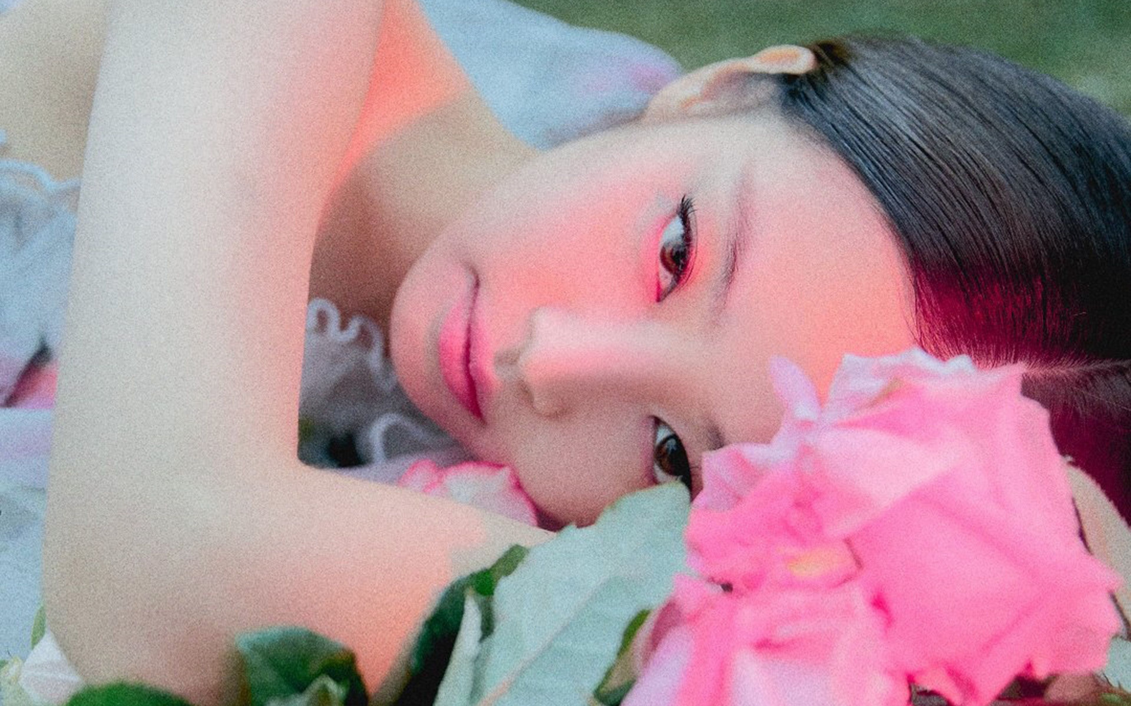 Jennie Flower Pink Park Summer Music Kpop Wallpaper